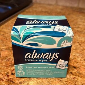 Always Feminine Wipes Fresh and Clean Individual Wipes To Go 20 Wipes NEW
